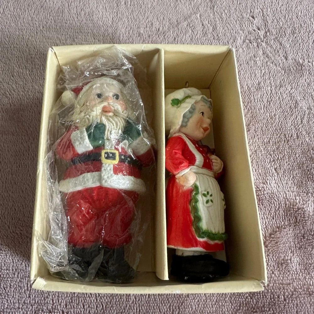 Holiday Memories Collector Ornament‎ Santa and Mrs. Claus with Box Made in Macau